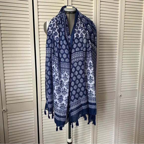 Patchwork Bandana print rayon tassel trimmed scarf - Picture 2 of 8